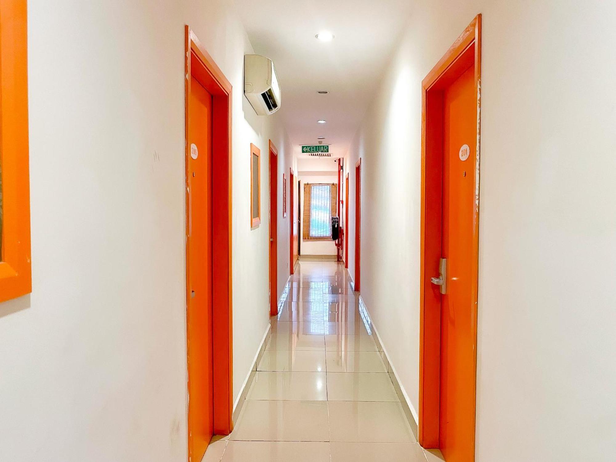 1 Hotel Taman Connaught Куала Лумпур Екстериор снимка