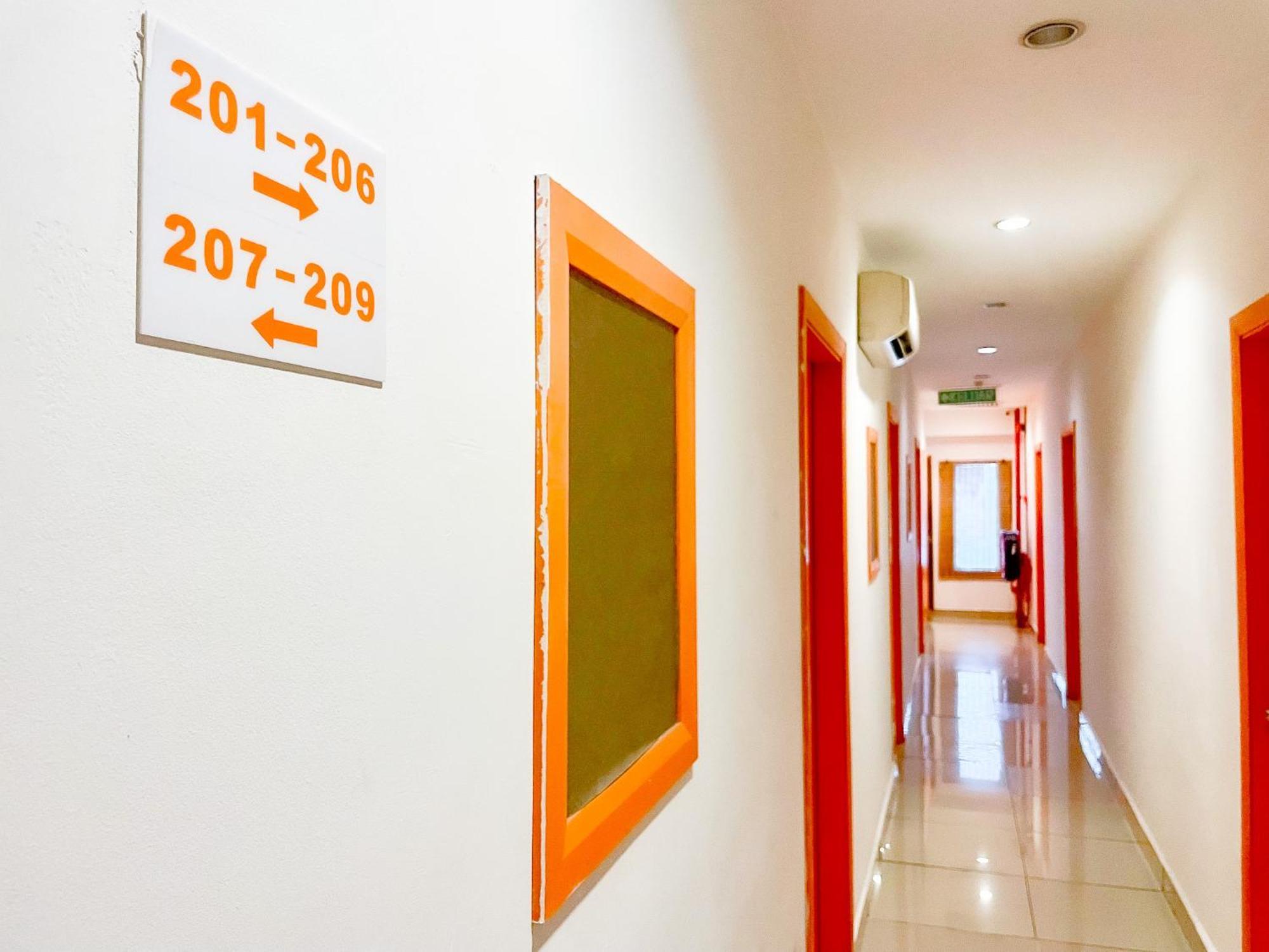 1 Hotel Taman Connaught Куала Лумпур Екстериор снимка