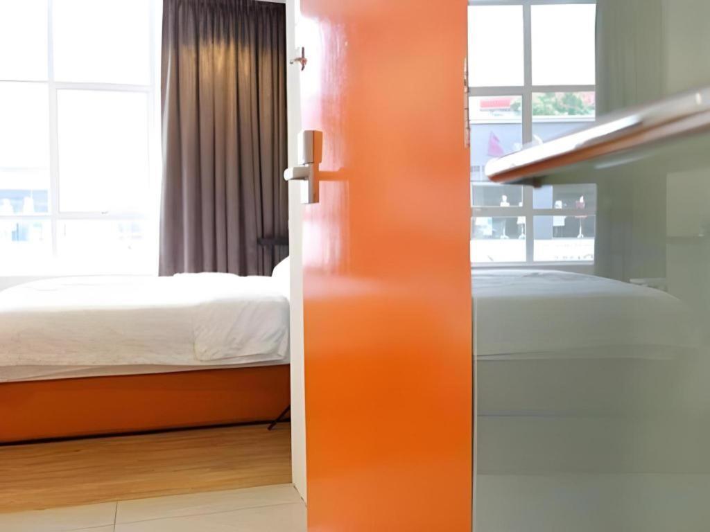 1 Hotel Taman Connaught Куала Лумпур Екстериор снимка