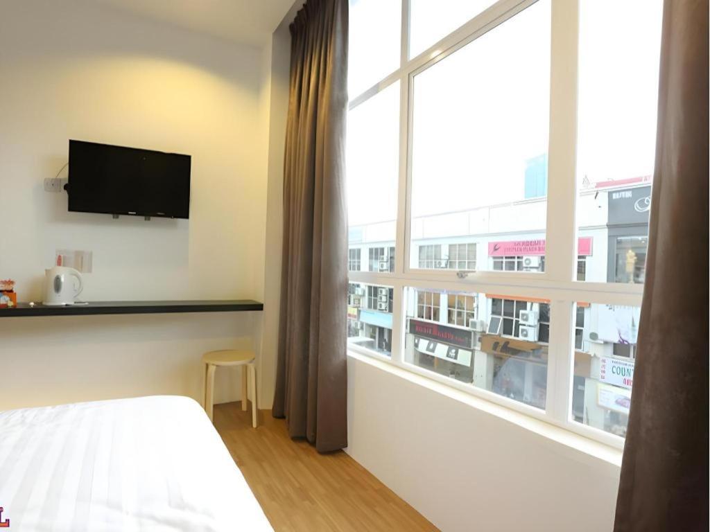 1 Hotel Taman Connaught Куала Лумпур Екстериор снимка