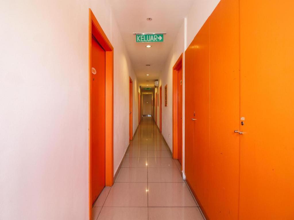 1 Hotel Taman Connaught Куала Лумпур Екстериор снимка