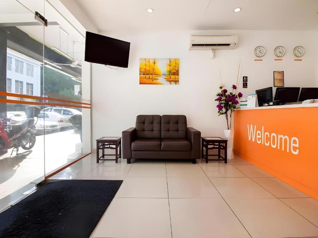 1 Hotel Taman Connaught Куала Лумпур Екстериор снимка