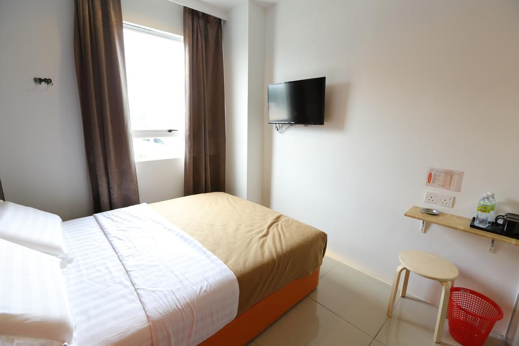 1 Hotel Taman Connaught Куала Лумпур Екстериор снимка
