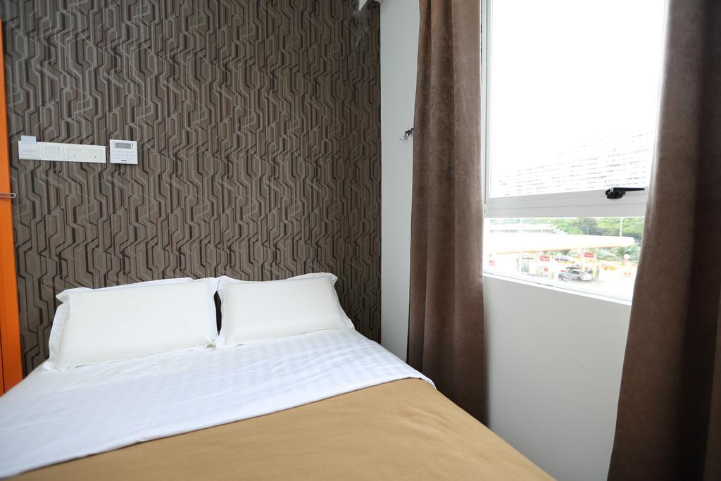 1 Hotel Taman Connaught Куала Лумпур Екстериор снимка